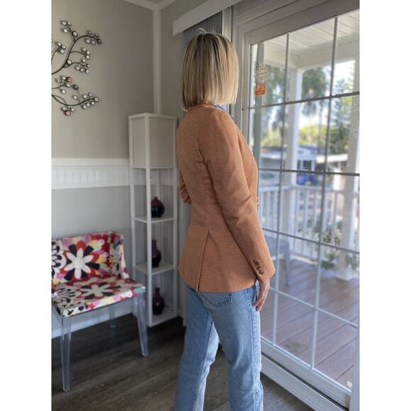 LORO PIANA is a chic single-breasted blazer made of wool and cashmere. - Picture 3 of 16